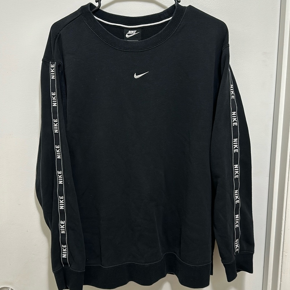 Nike Center Swoosh Woman’s Crew Neck size XL